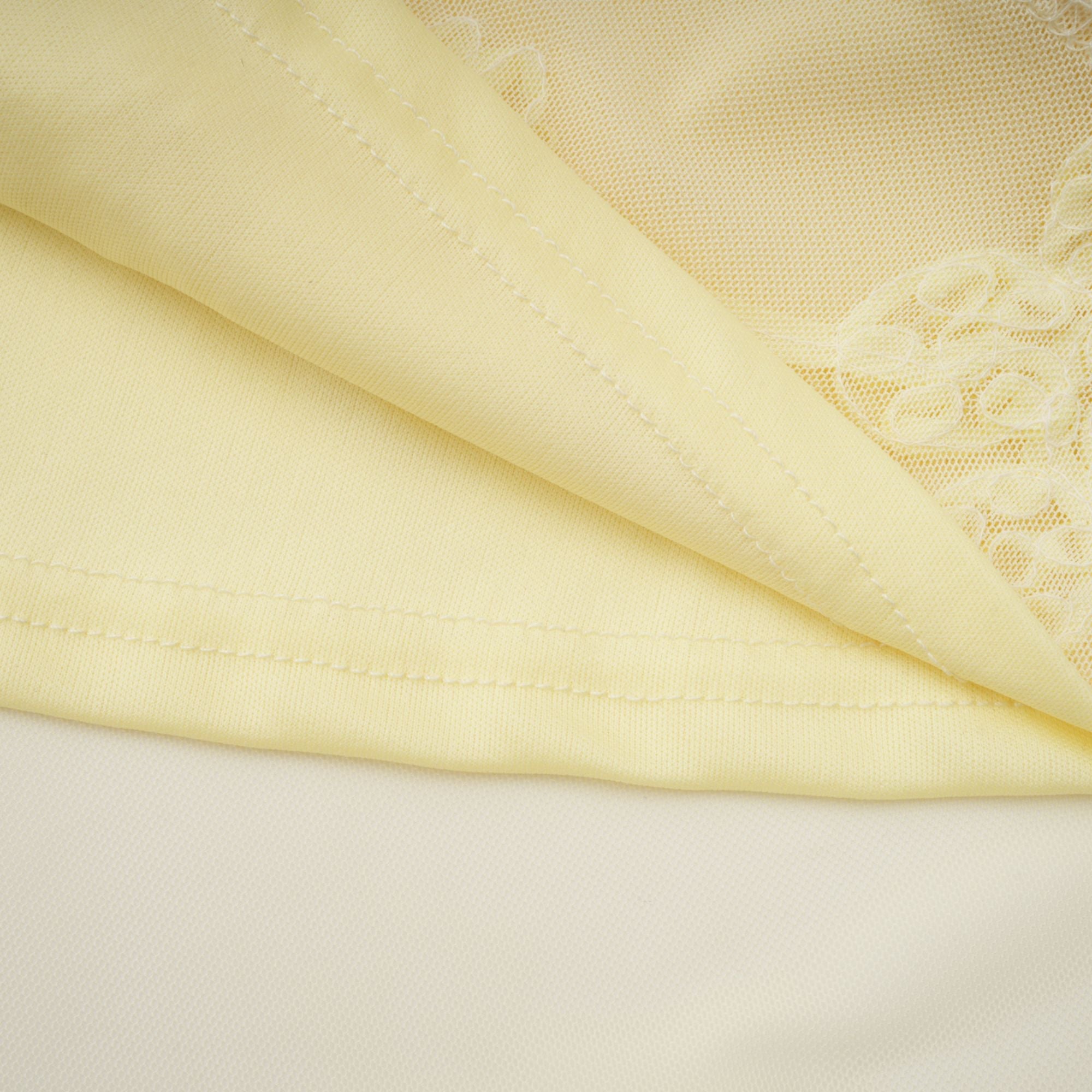Vestido maxi corsé amarillo con apliques florales de la marca Final Sale, con detalles elegantes y diseño ajustado en la parte superior.