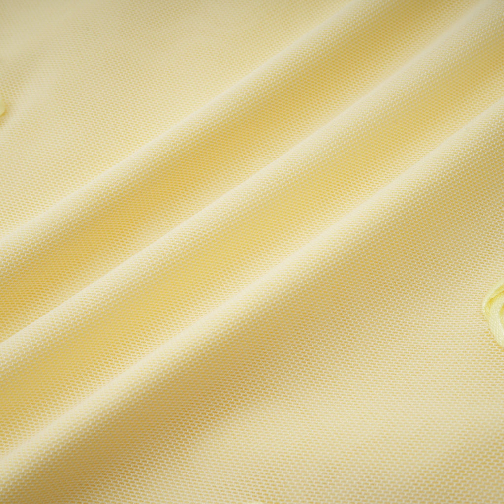 Vestido largo de seda amarillo con apliques florales y corset en la parte superior, diseñado por Final Sale.