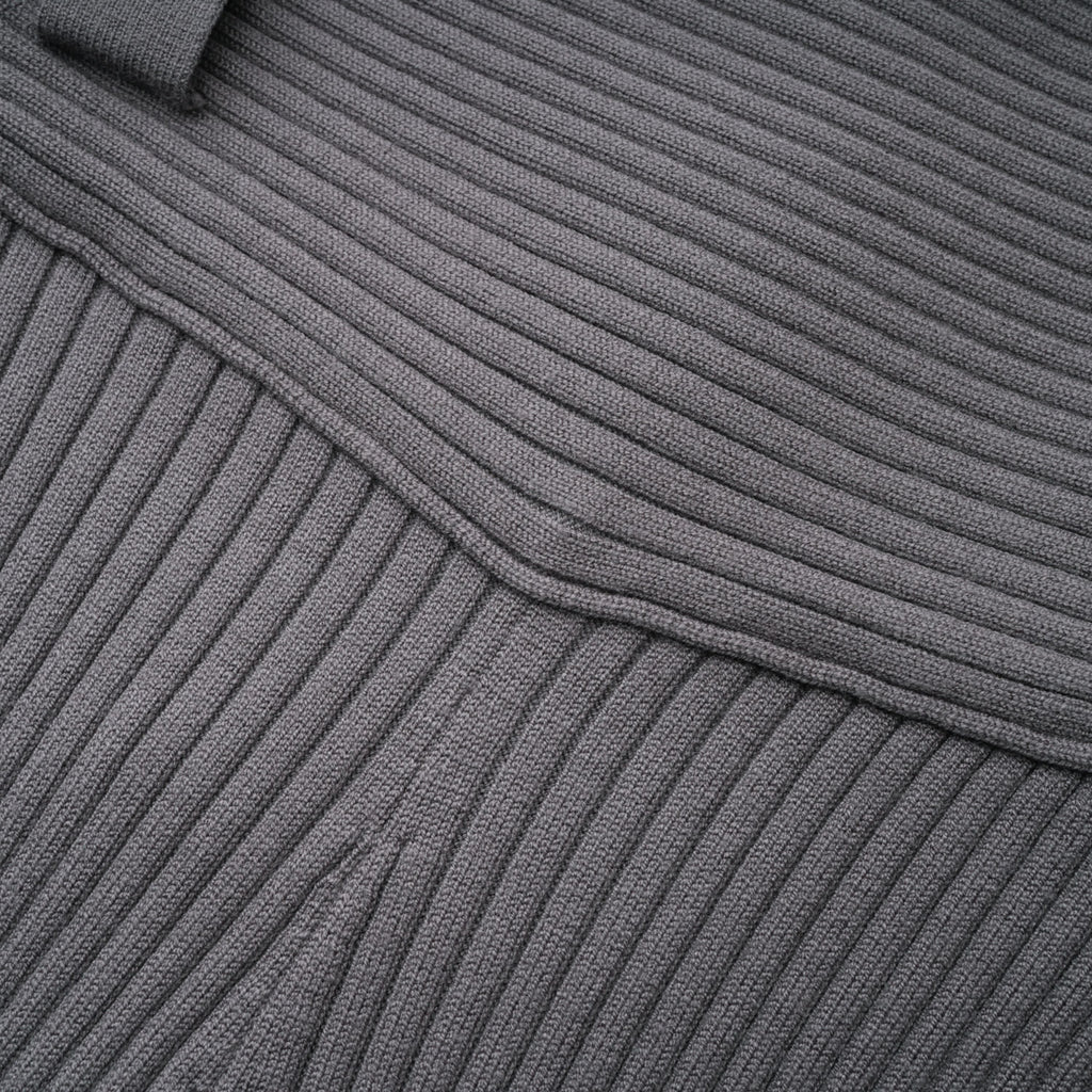 Conjunto de body y pantalones de punto acanalado gris Claire de Final Sale, vista frontal con detalles de textura.