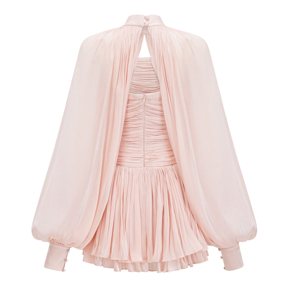 Vestido y capa rosa con acabado brillante de Bridal, conjunto elegante para ocasiones especiales, con detalles de tela brillante y diseño sofisticado.