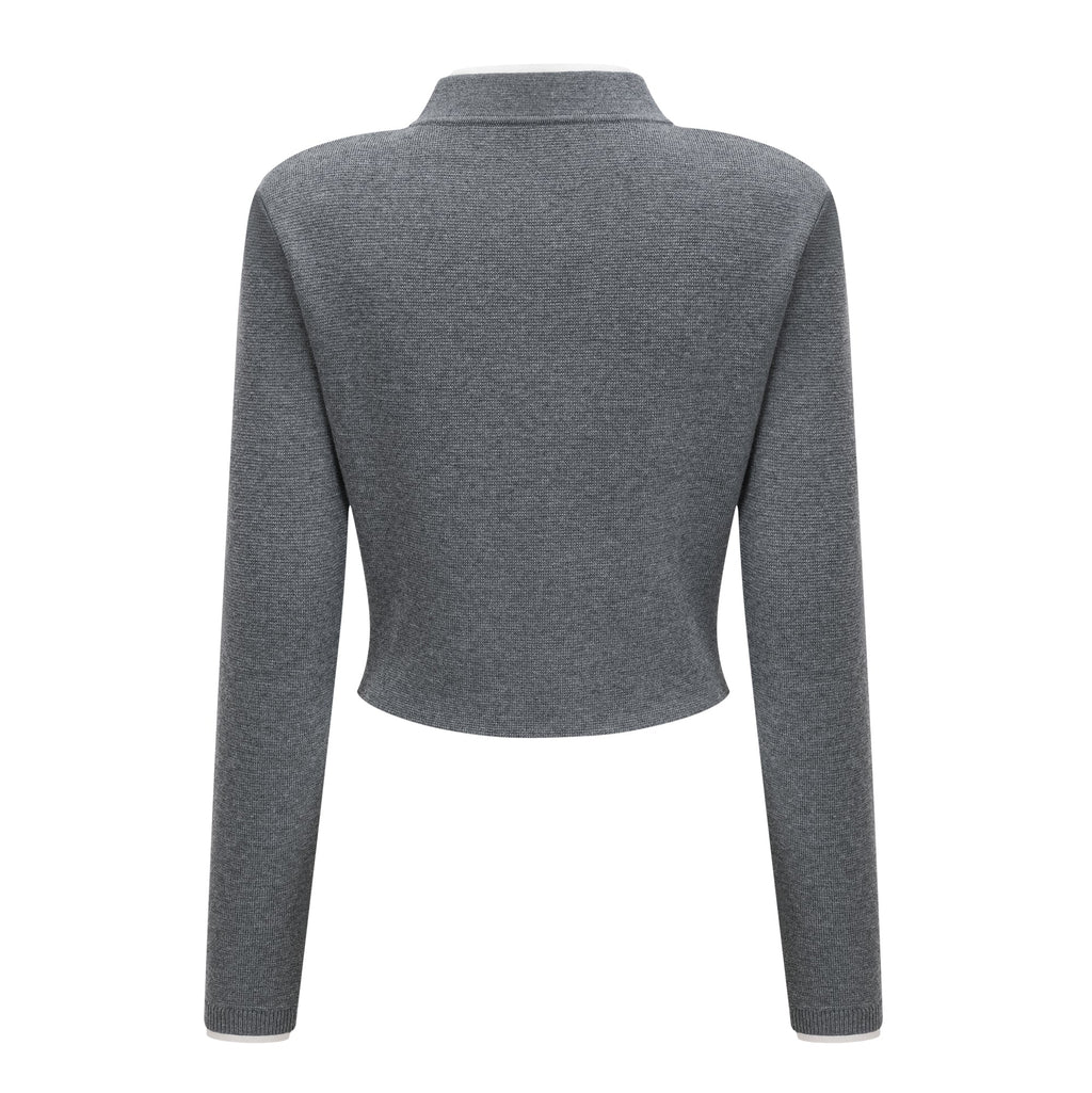 Suéter gris Lisette 3D Petal Knit de Final Sale, cardigan de punto con diseño en relieve, con cuello y mangas largas.