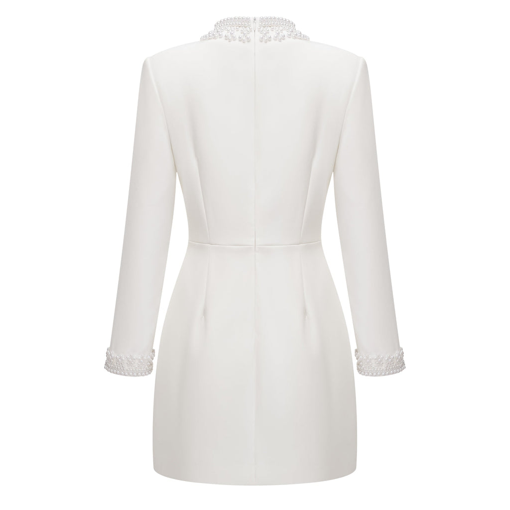 Vestido mini blanco de perlas falsas Bernadette de la marca Final Sale, con diseño elegante y detalles brillantes.