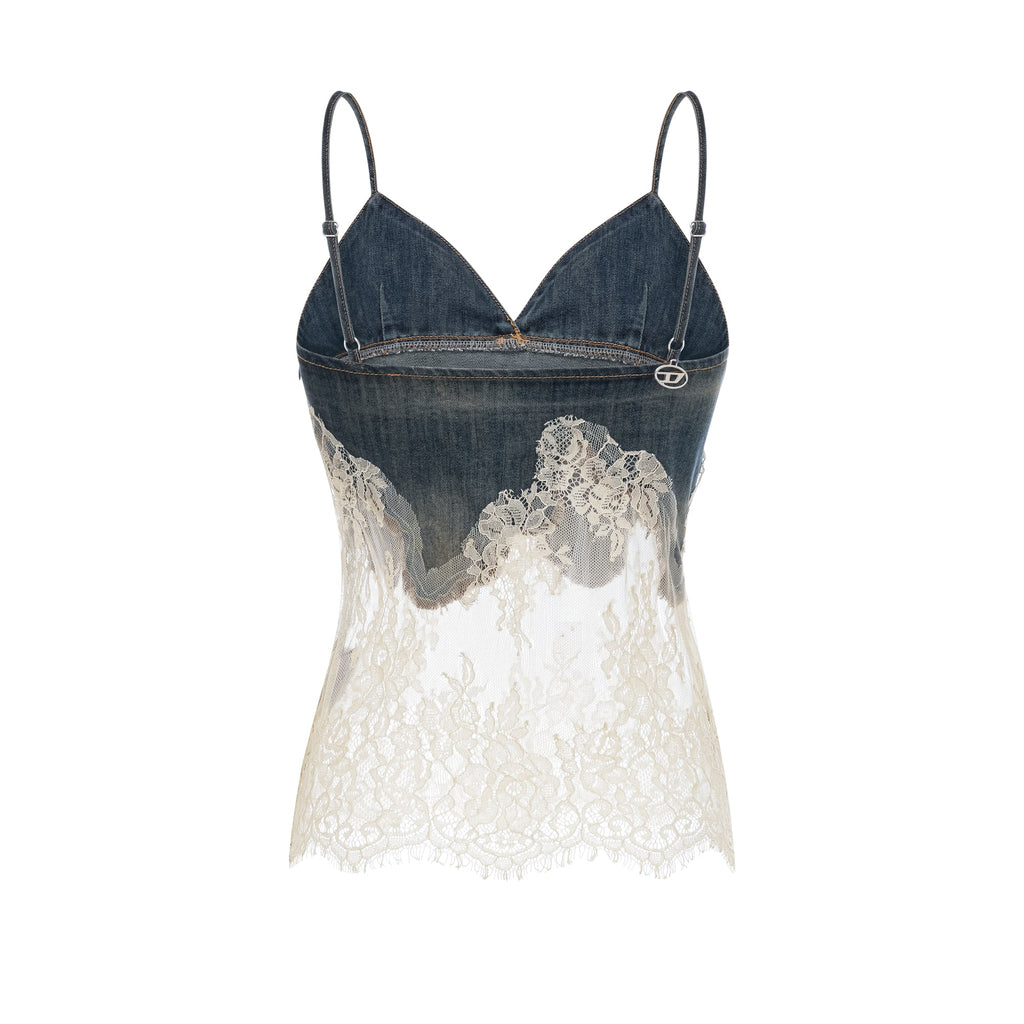 Conjunto de top y shorts de mezclilla con detalles de encaje de la marca Final Sale, en color azul, en un fondo neutro