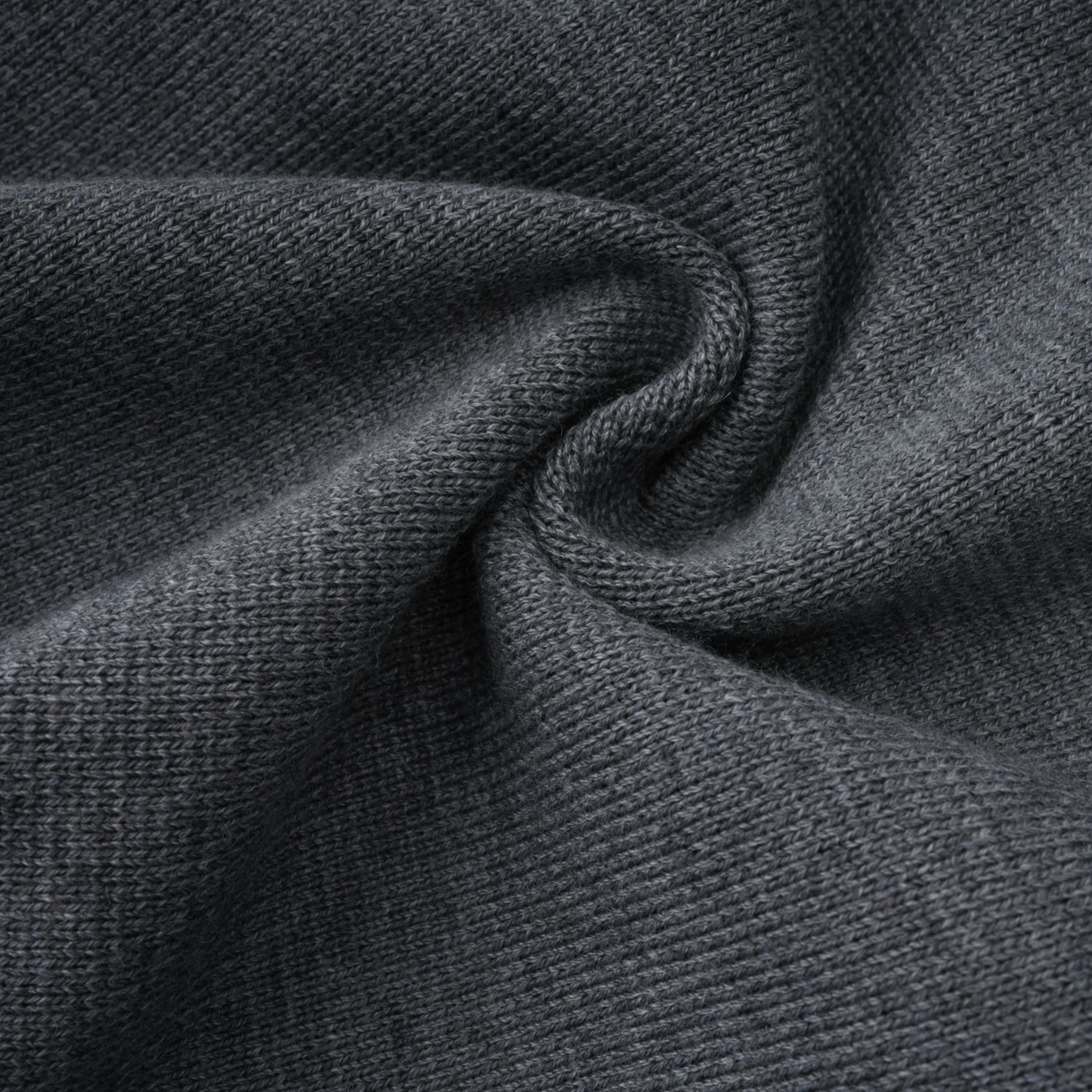 Cardigan gris Lisette 3D Petal Knit de Final Sale, tejido suave y con diseño en relieve de pétalos para mujer.