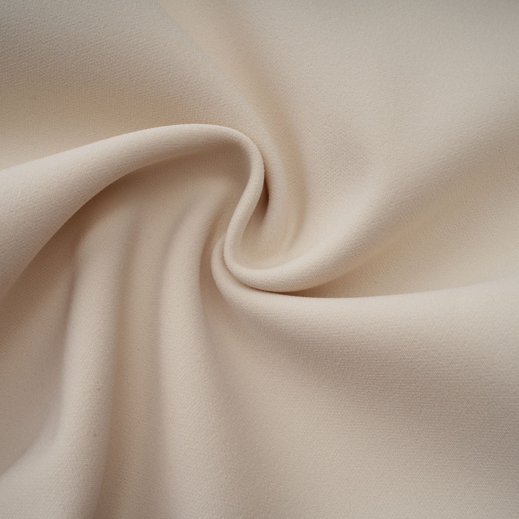Vestido mini ajustado de color crema de Chloé, diseñado para mujer, con corte elegante y detalles modernos.