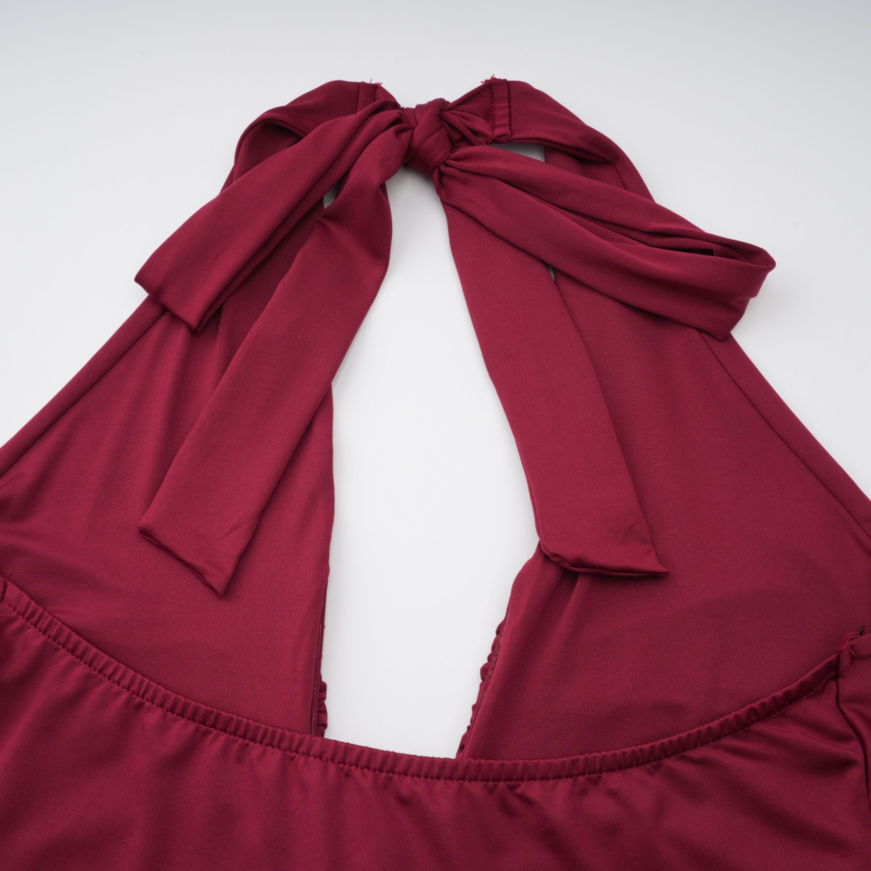 Vestido maxi halter con drapeado y escote en la espalda, en color negro, de la marca Final Sale.
