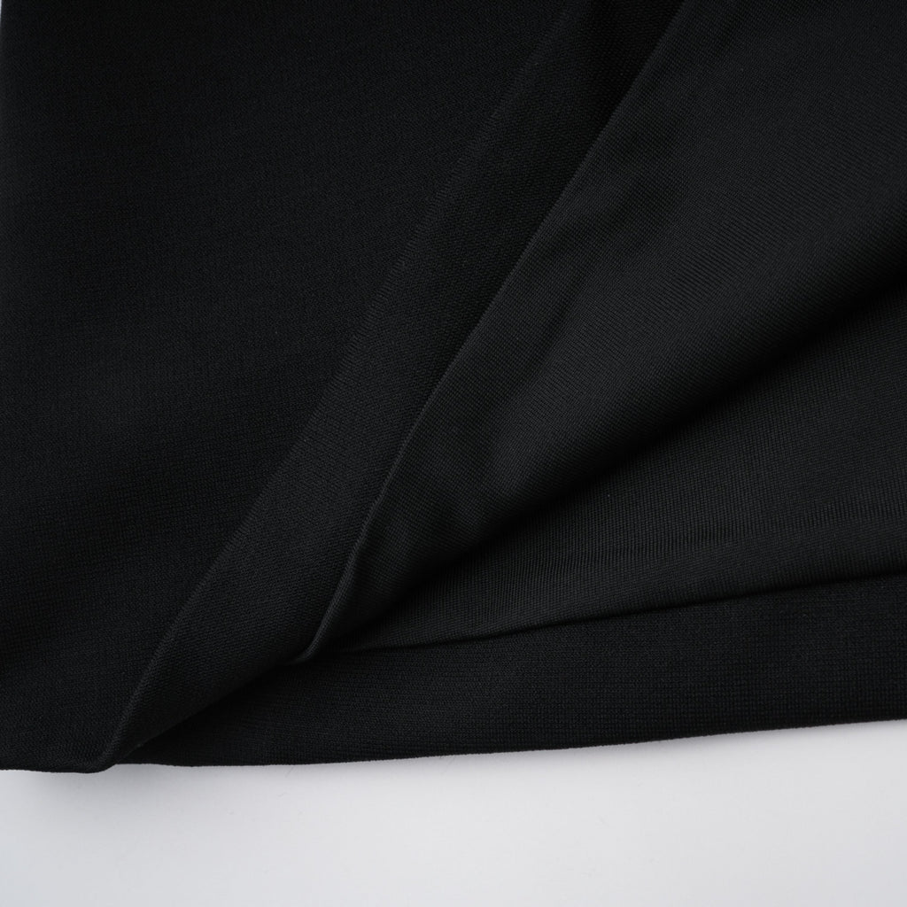 Vestido maxi de corsé con paneles negros y lentejuelas de la marca Final Sale, con detalles brillantes en la parte superior.