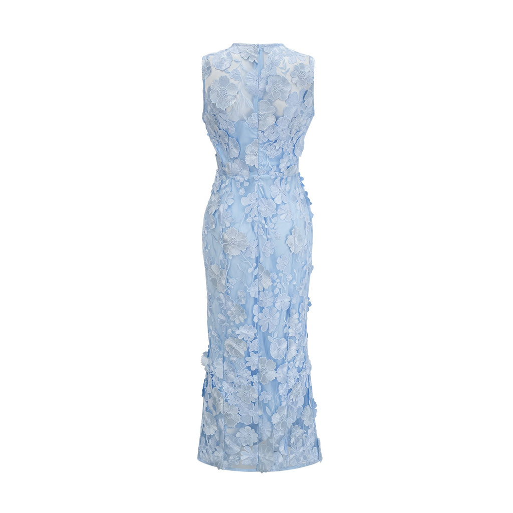 Vestido midi azul con bordado floral de Herta, de tela ligera y estilo elegante, visible en la imagen.