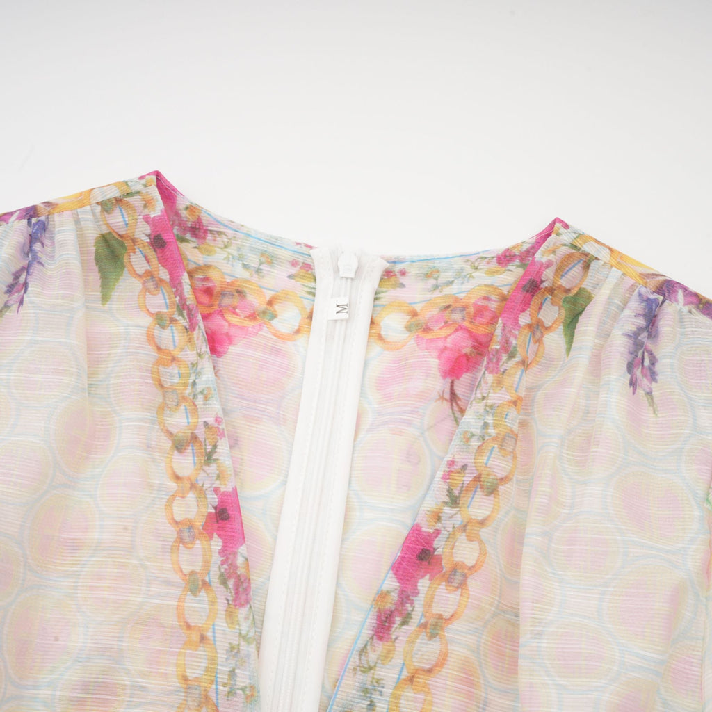 Vestido mini de flores Axelle de la marca Final Sale, con estampado floral y diseño elegante, vista frontal sobre fondo neutro.