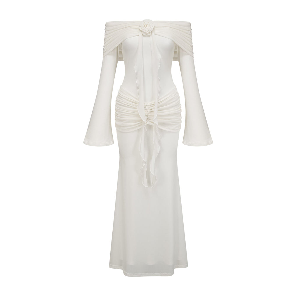 Vestido maxi de punto blanco con apliques florales y purpurina de la marca Final Sale, diseñado para ocasiones elegantes.