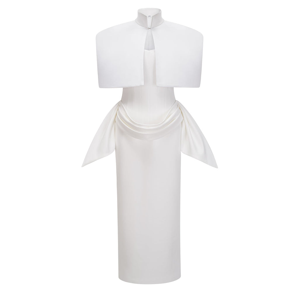 Conjunto de vestido de novia con capa estructurada blanca y corsé de la marca Bridal, mostrando detalles elegantes y diseño sofisticado.
