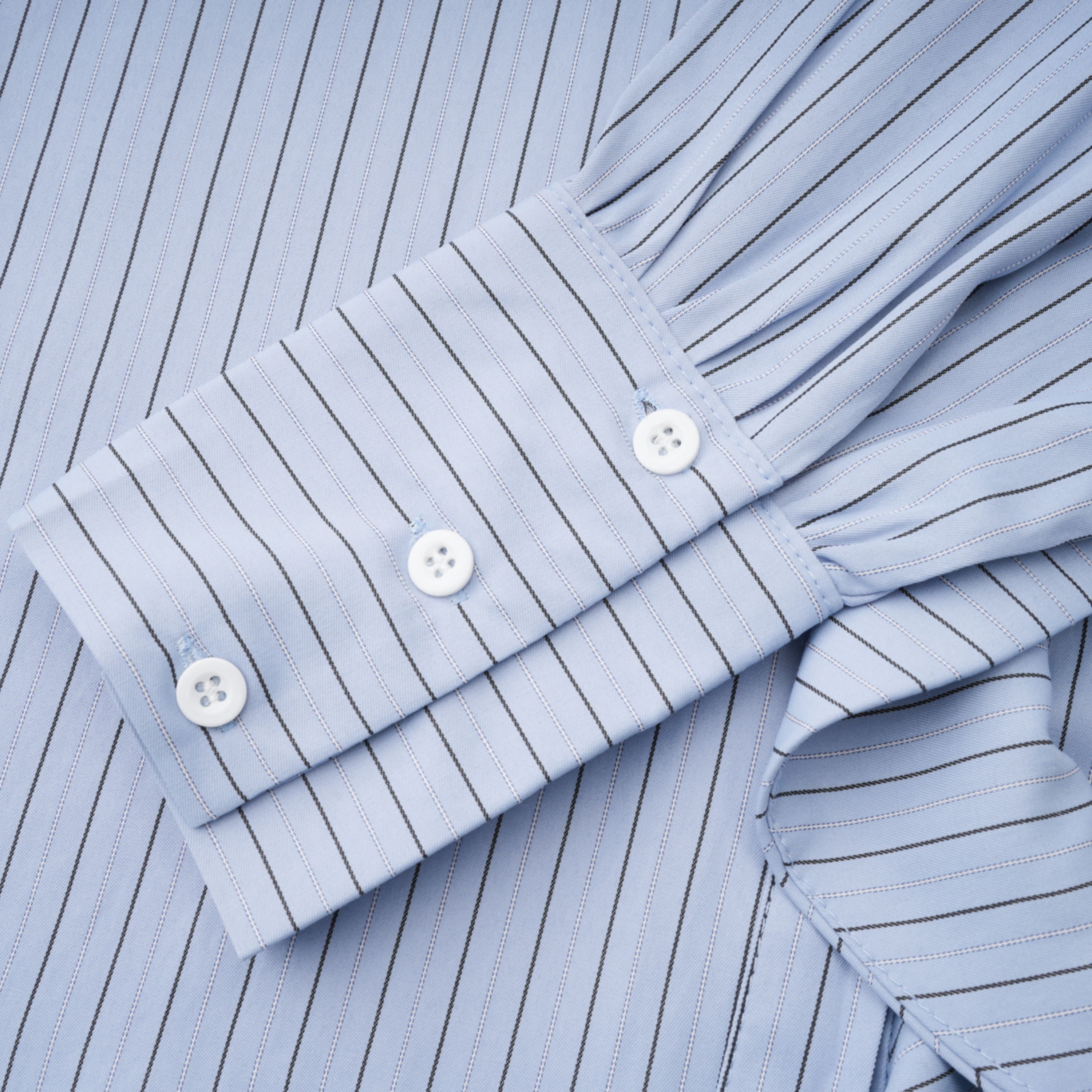 Camisa azul Torhild 3D con estampado de rayas para mascotas, de la marca Bridal, con diseño elegante y detalles en relieve.