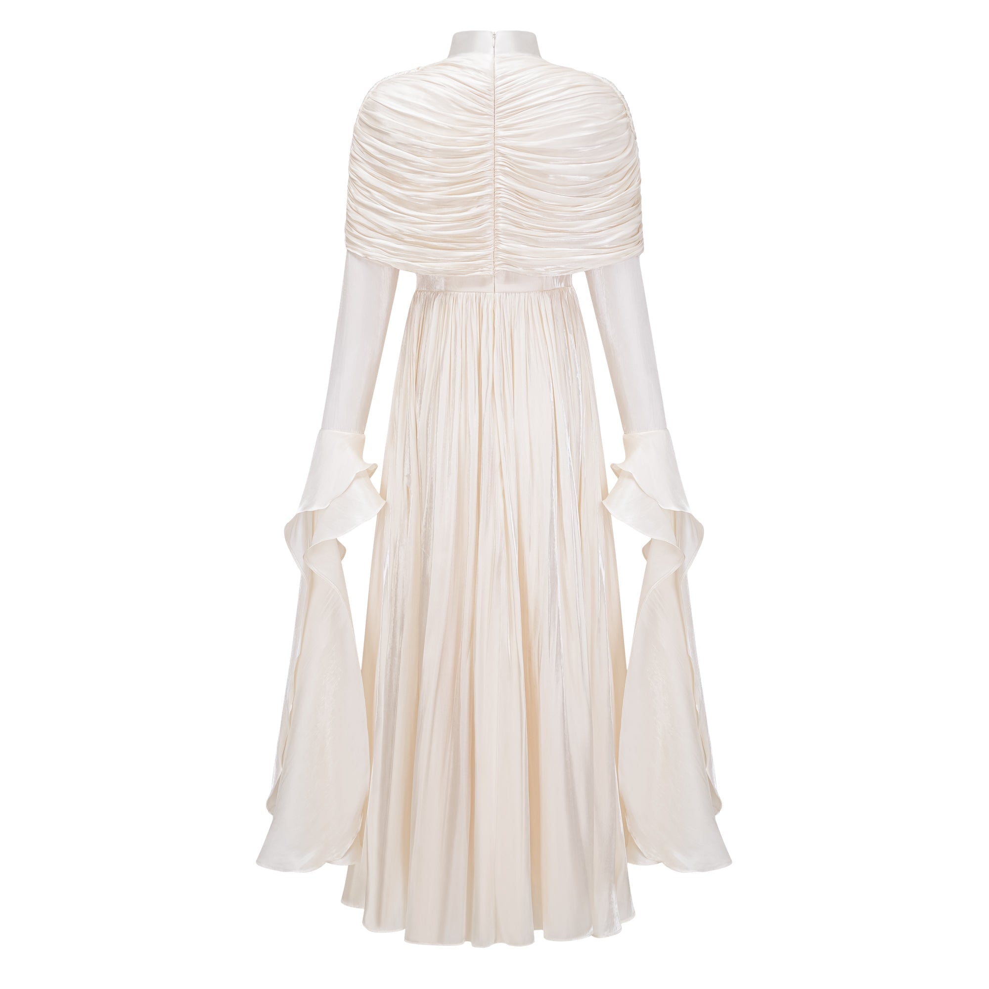 Vestido largo maxi de novia Gustave Neutral Ruched Cape con volantes y detalles ruffles en color neutro, estilo elegante y sofisticado.