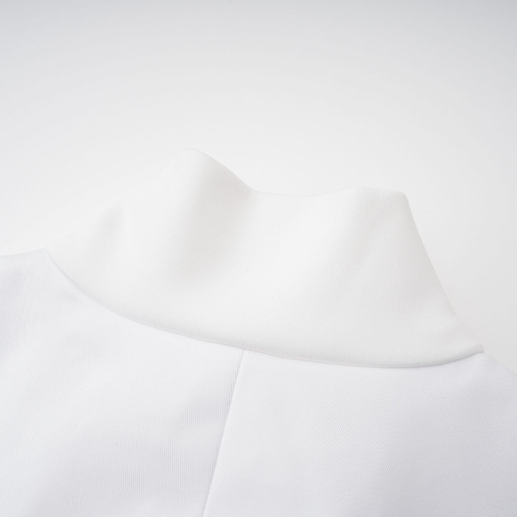 Vestido de novia Felice blanco con capa estructurada y corsé, elegante conjunto de novia de la marca Bridal en la imagen.