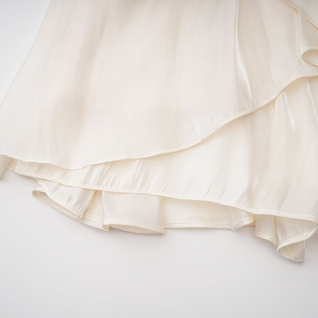 Vestido largo de novia Gustave Neutral con capucha ruffled y diseño maxi, con detalles de drapeado y estilo elegante.