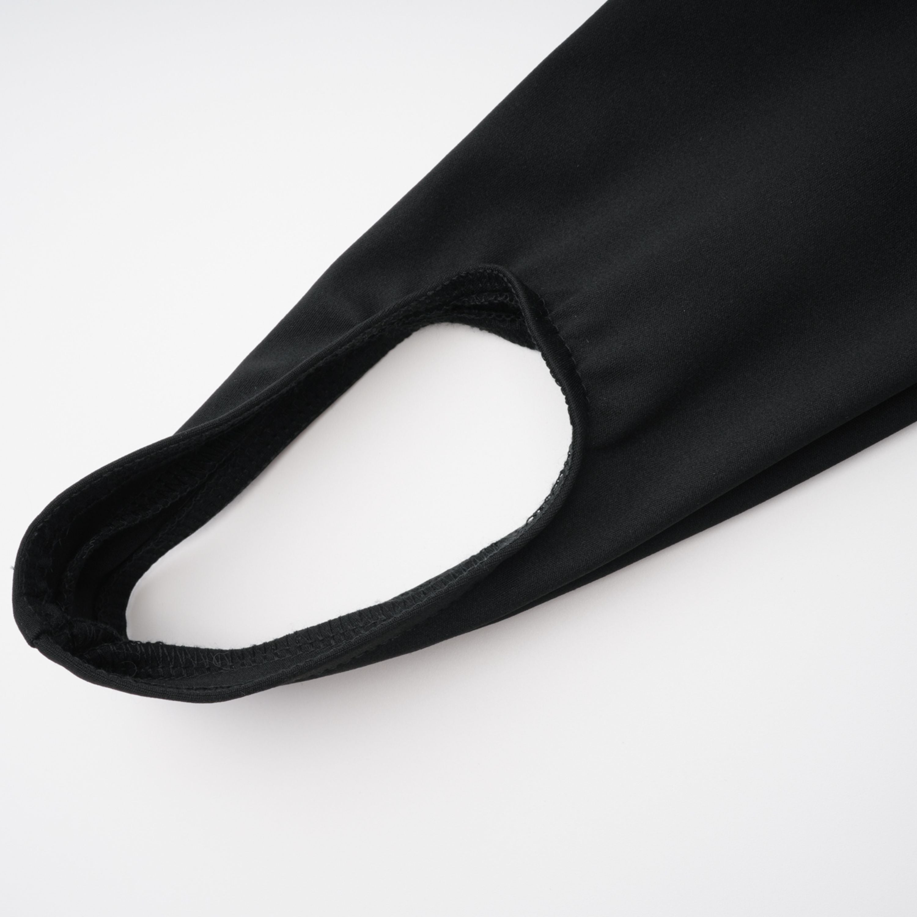 Mono negro de novia Gianina con escote en V profundo y drapeado, de la colección Bridal, en color negro elegante.