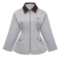 Chaqueta de caza Bridal Vilma en cuero gris con forro y detalles resistentes, vista frontal del collar y cinturón ajustable.