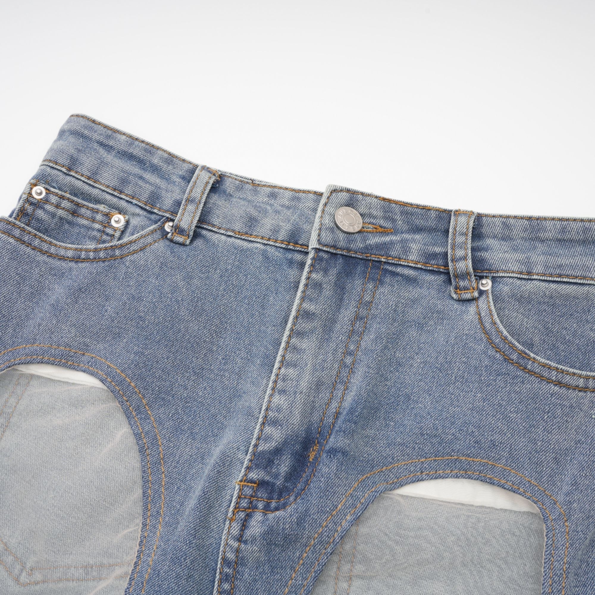 Jeans de paneles transparentes Aélis de la marca Final Sale, estilo ajustado, con detalles en tela semitransparente y costuras visibles.
