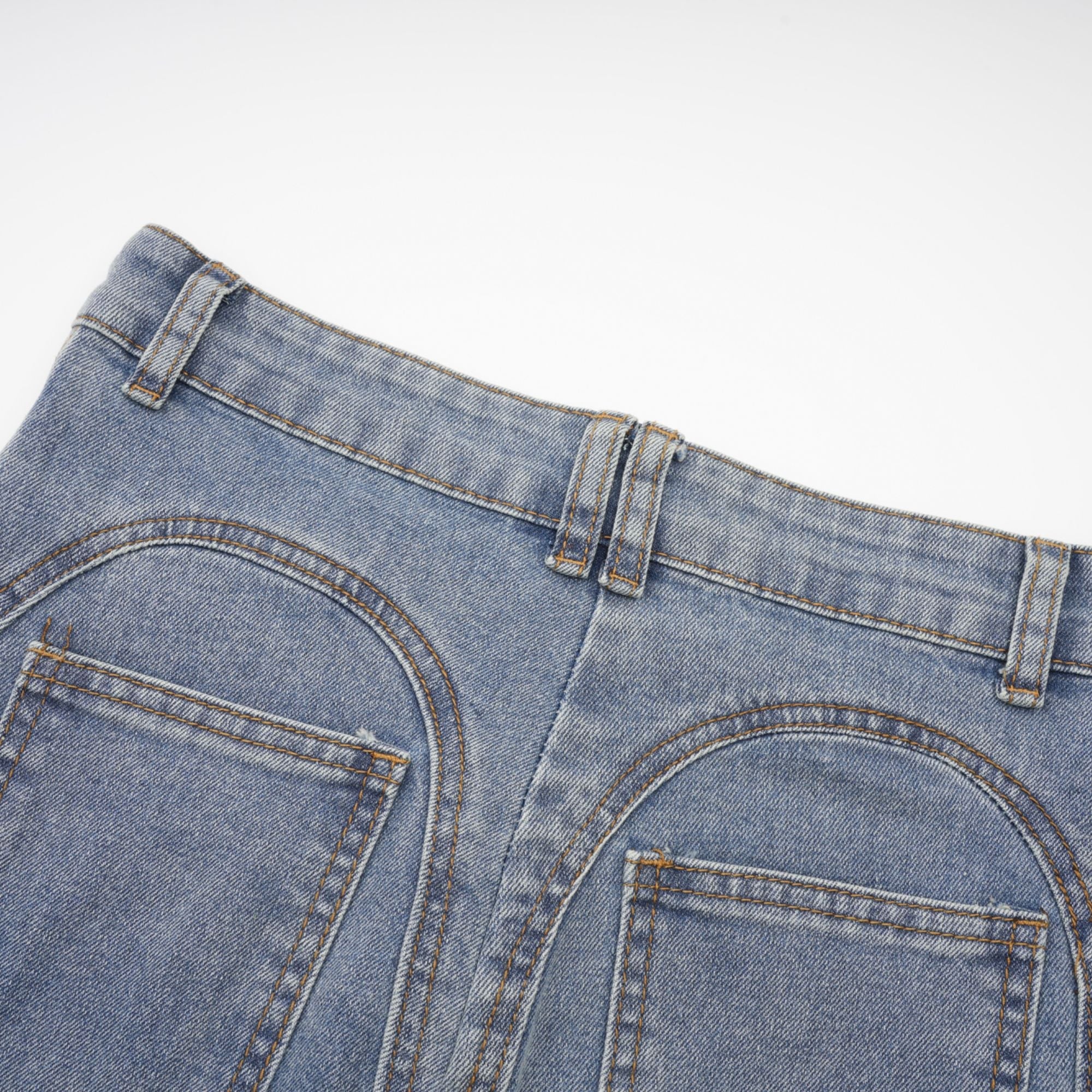 Jeans de paneles transparentes Aélis de la marca Final Sale en color azul claro, mostrando el diseño y detalles en la imagen.