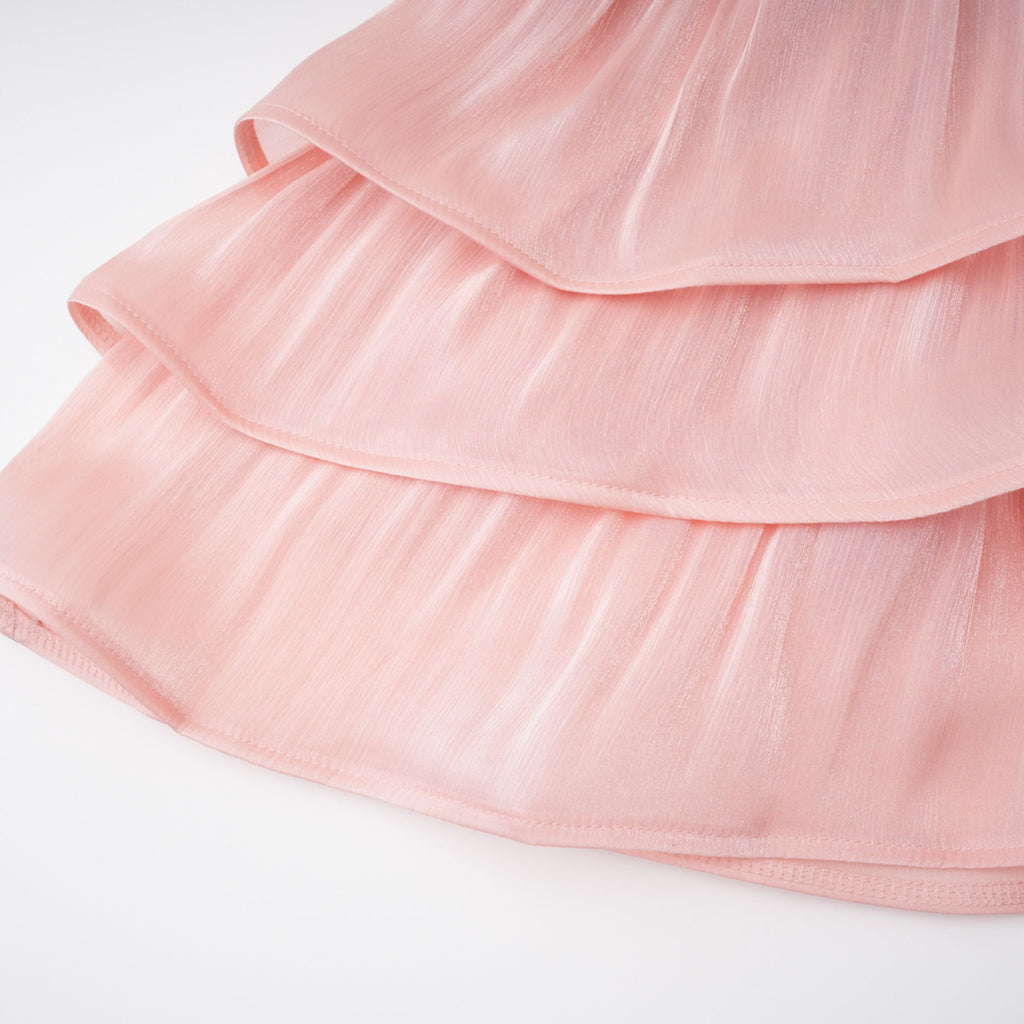 Vestido mini rosa de cuello alto y detalles de volantes de la marca Bridal, con diseño elegante y femenino.