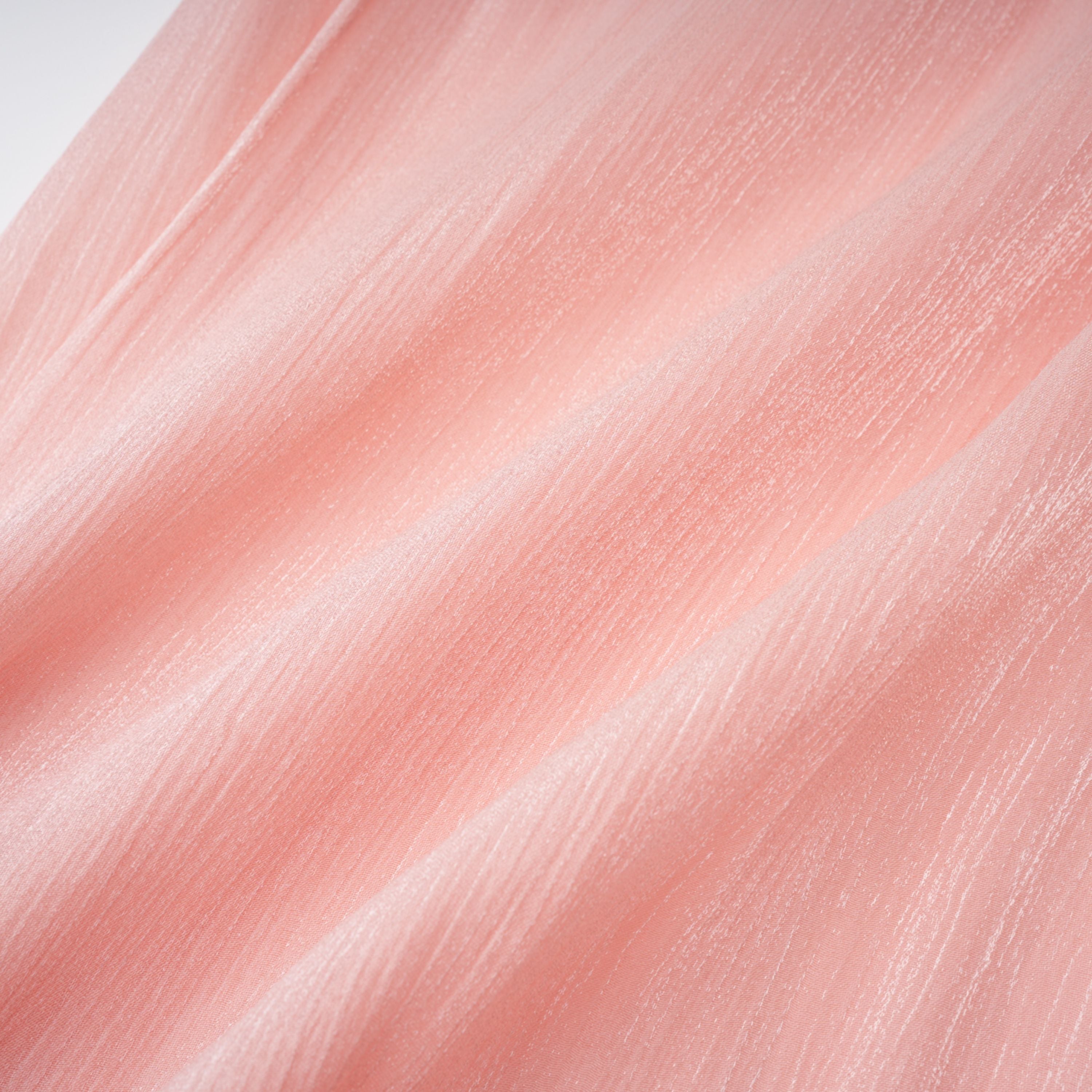 Vestido mini rosa de cuello alto y detalles de volantes de la marca Bridal, con diseño elegante y femenino.
