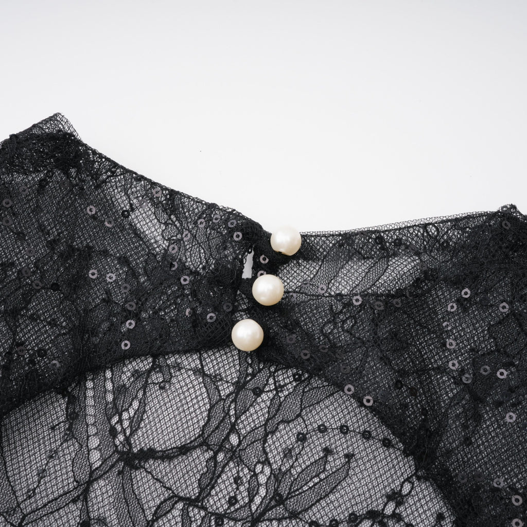 Vestido mini de encaje floral negro con lentejuelas de la marca Bridal, con detalles brillantes y diseño elegante.