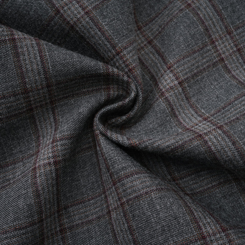 Conjunto de blazer y falda a cuadros gris Serena de Final Sale, con detalles recortados y estilo elegante.
