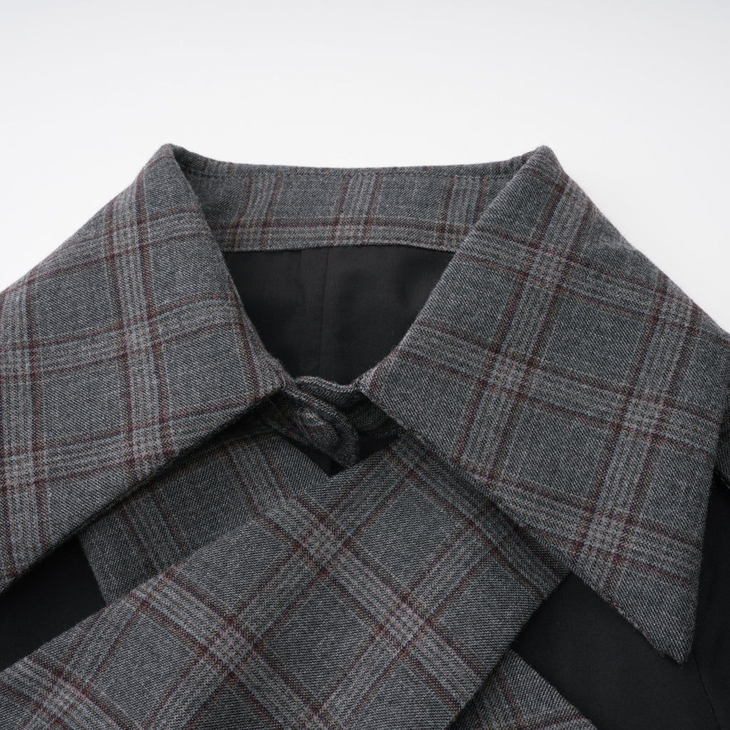 Conjunto de blazer y falda a cuadros en gris de Final Sale, estilo con detalles de recorte y diseño elegante.