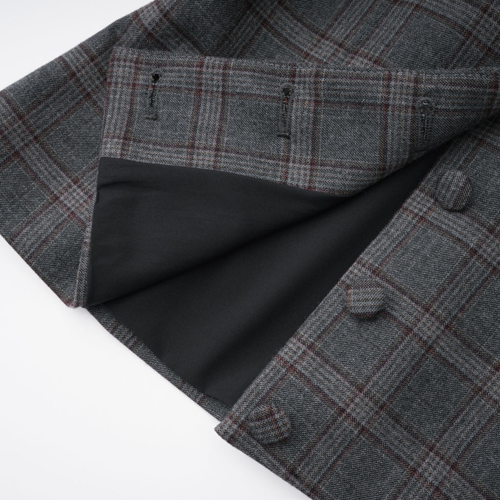 Conjunto de blazer y falda a cuadros en gris Serena de Final Sale, con detalles cortados y diseño elegante.