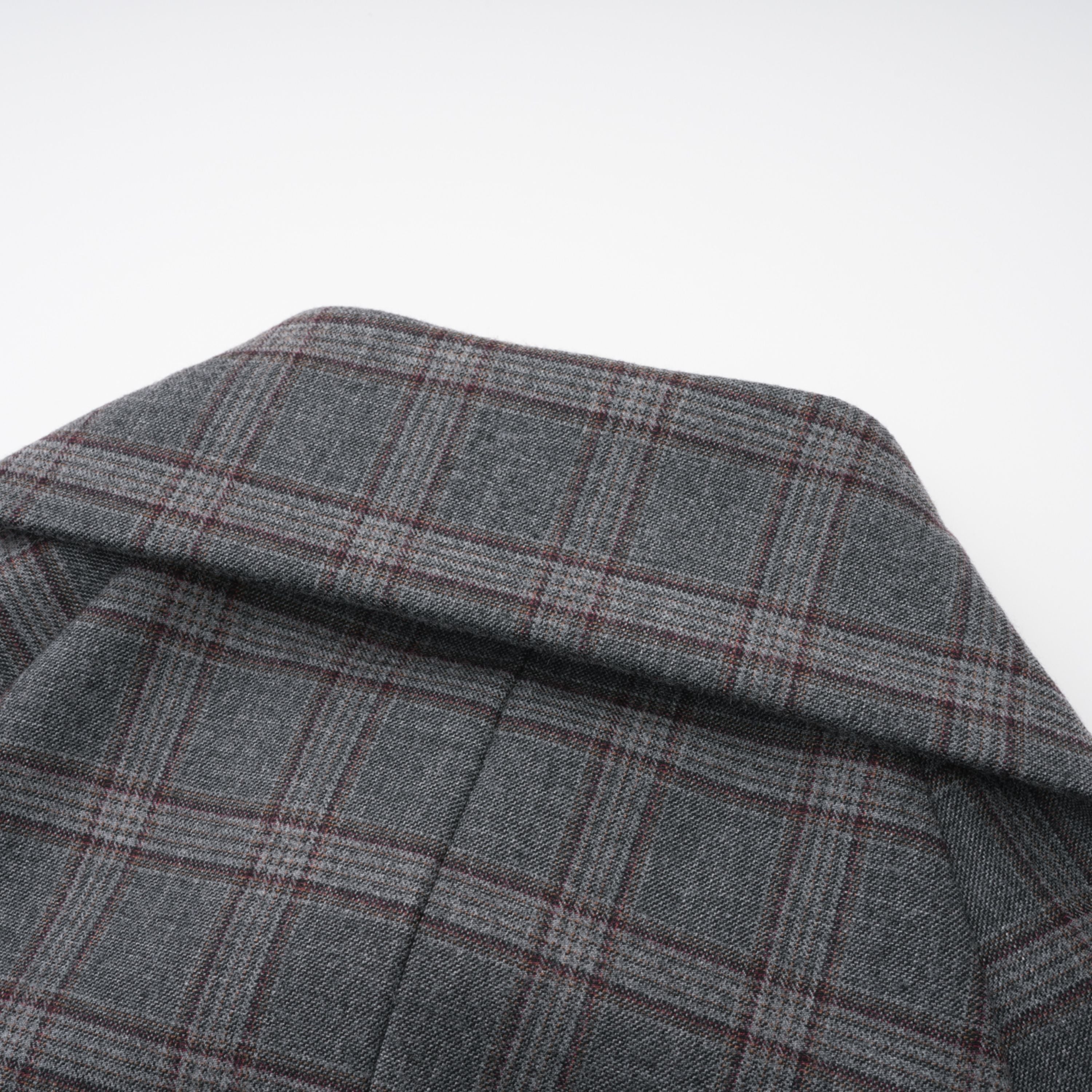 Conjunto de blazer y falda a cuadros gris Serena de Final Sale, con detalles cortados y diseño elegante.