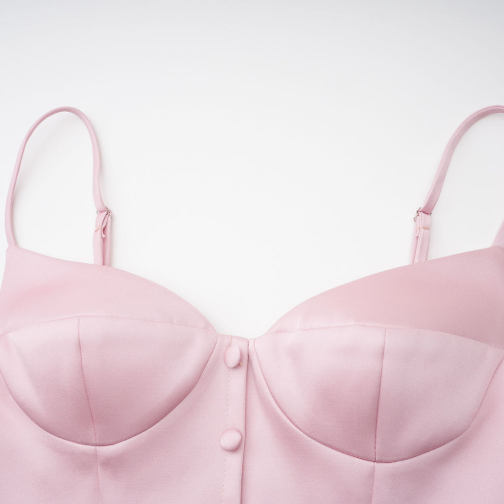 Conjunto de top capa rosa Clara Pink y falda de tul para novia, con detalles elegantes y estilo romántico, en imagen.