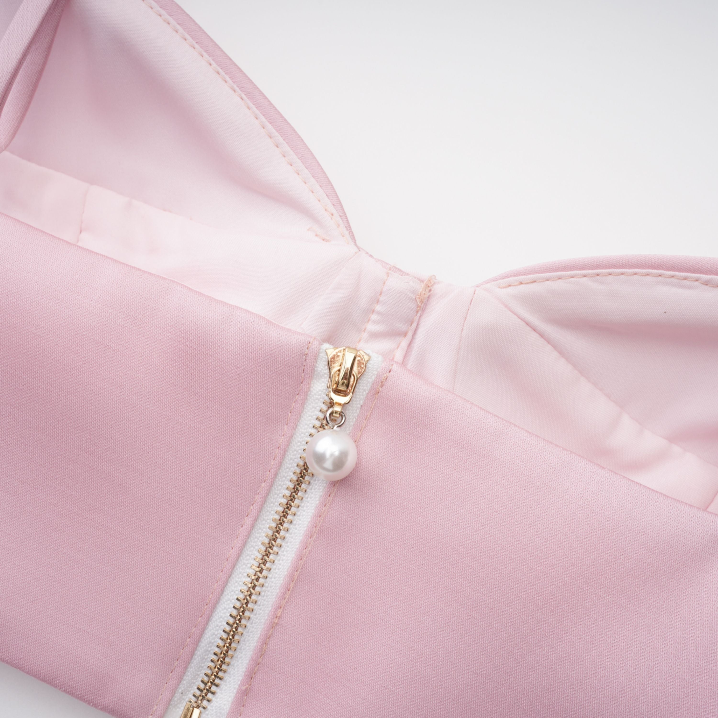 Conjunto de top capa rosa Clara Pink y falda de tul de Bridal, vestido elegante para ocasiones especiales, con detalles delicados y suaves.