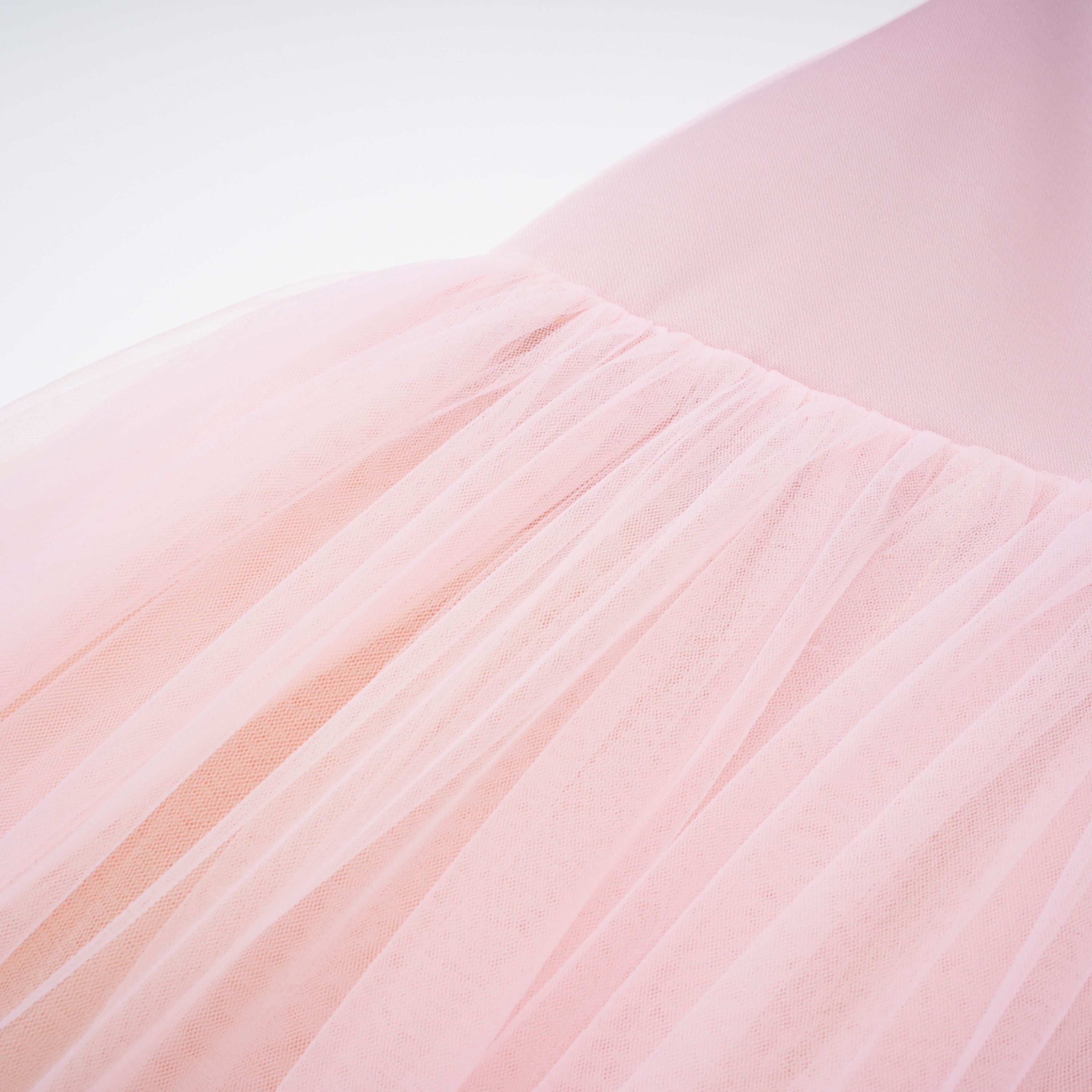 Conjunto de top capa rosa Clara Pink y falda de tul de la marca Bridal, con detalles elegantes y delicados para ocasiones especiales.