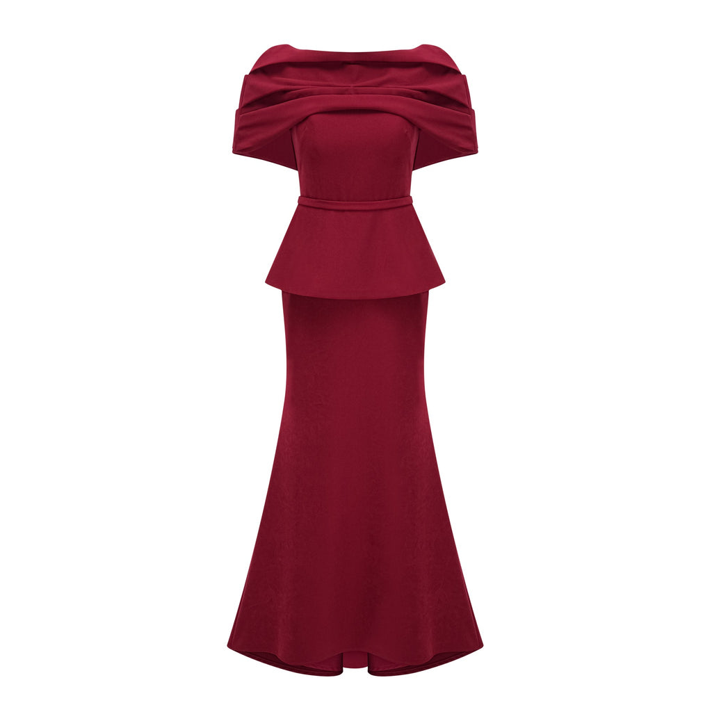Vestido largo de novia color rojo con drapeado y detalles de chal, estilo maxi y elegante diseño de Bridal.