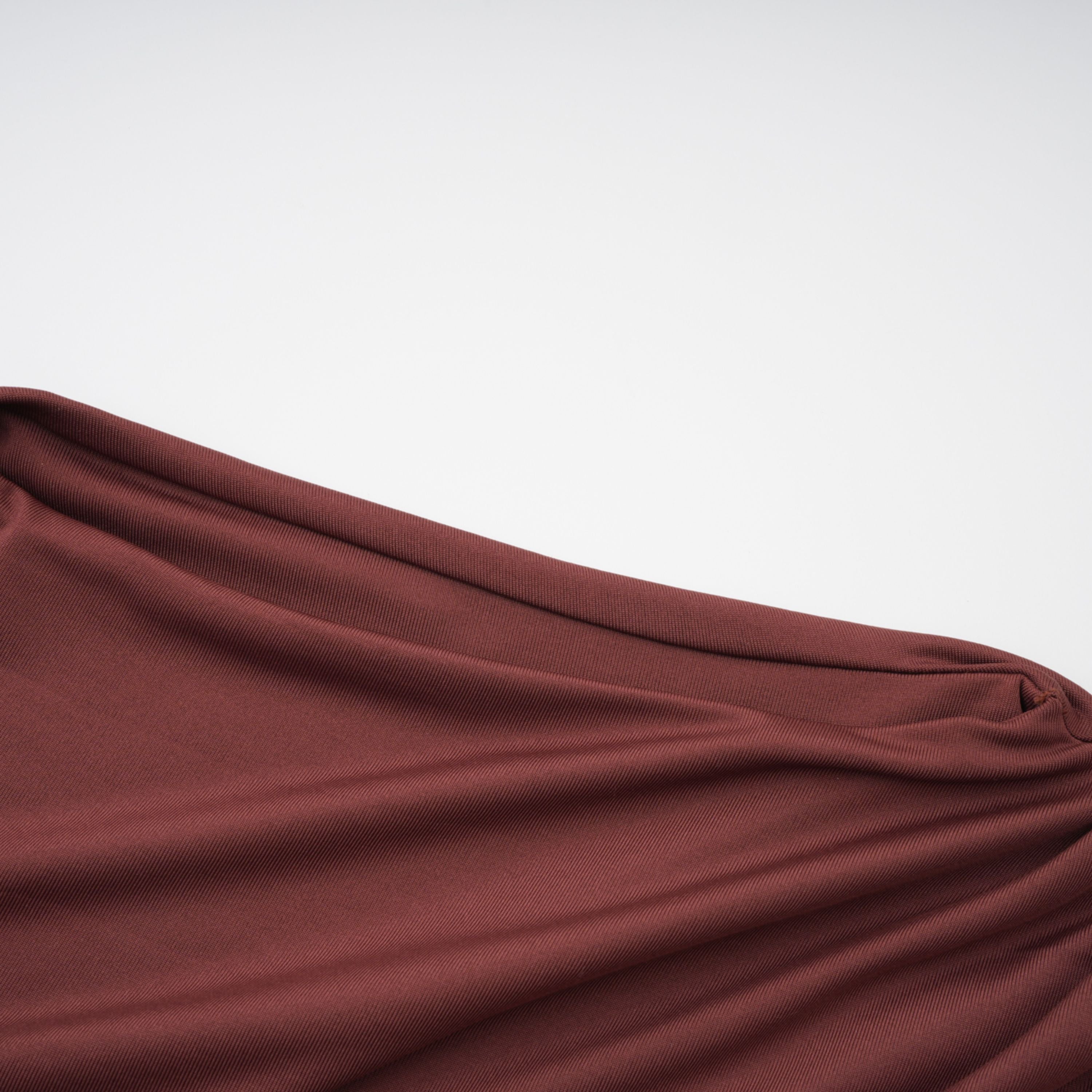 Vestido largo maxi de tul marrón Seren Brown con paneles fruncidos, diseño elegante y detalles delicados para ocasiones especiales.