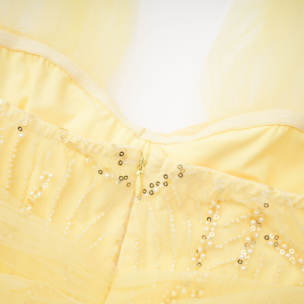 Vestido maxi amarillo de tirantes con lazo en forma de lazo de la marca Bridal, con escote halter y diseño elegante.