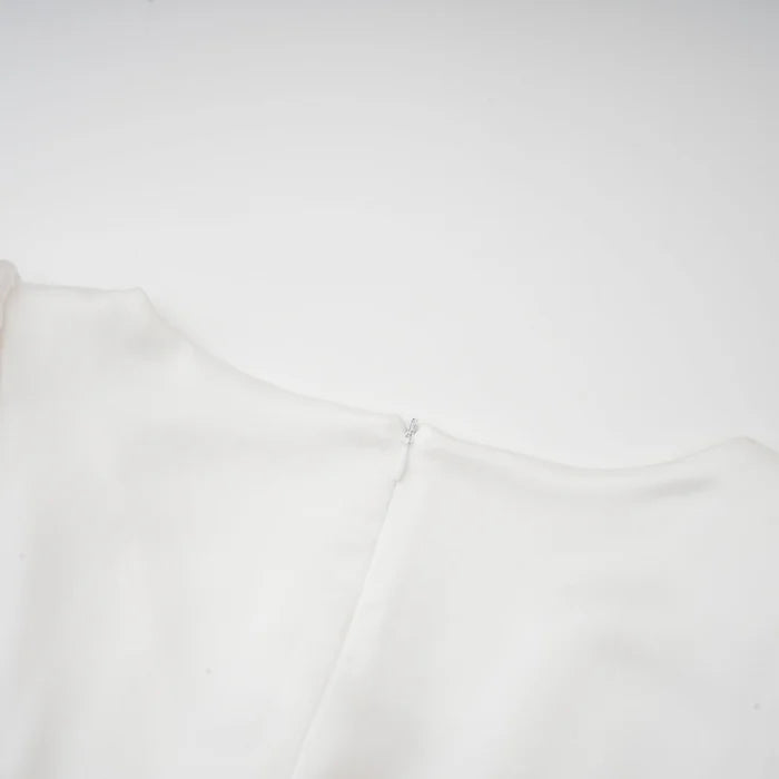 Vestido largo IVORY Cyrielle con mangas abullonadas y detalle de lazo, diseñado para ocasiones elegantes y femeninas.
