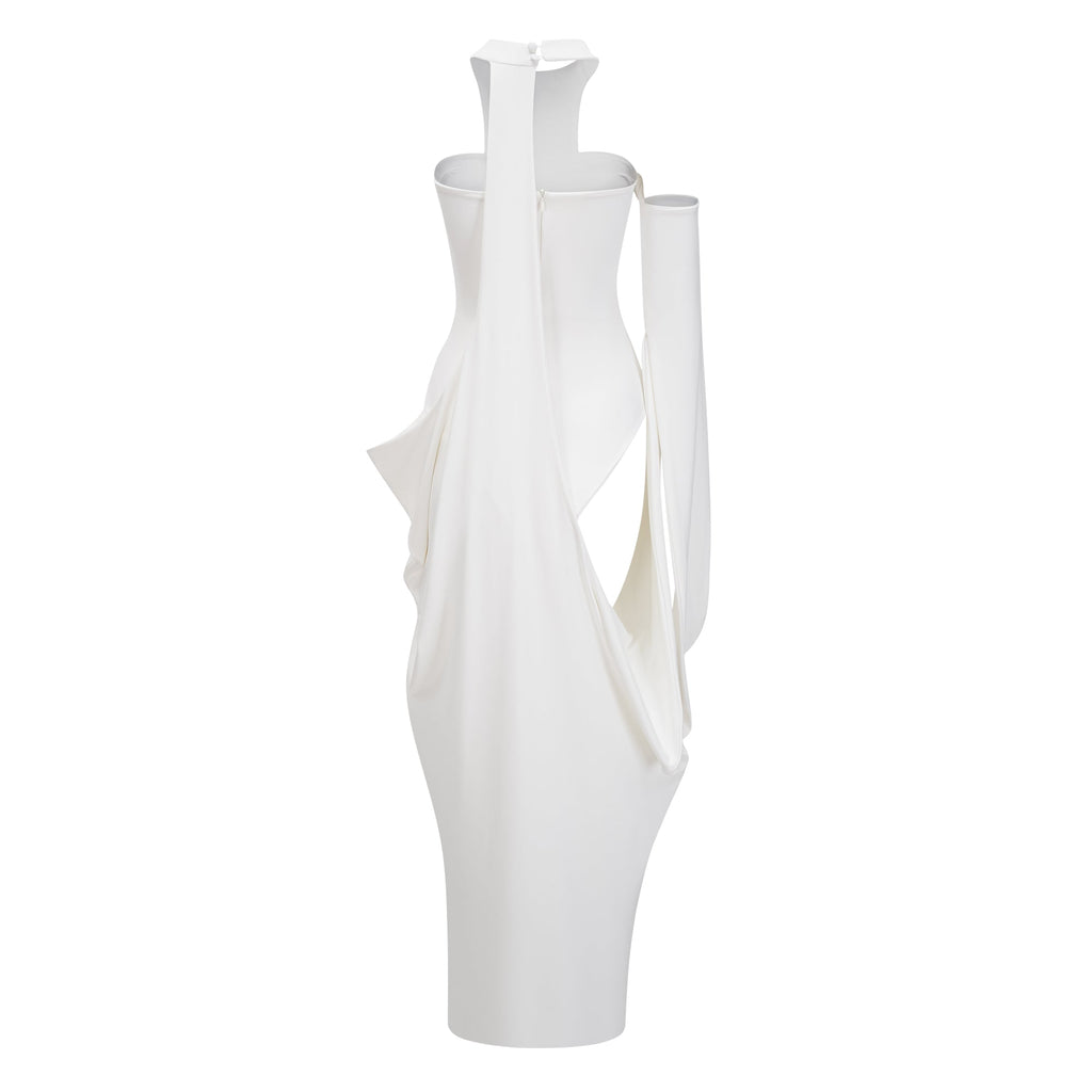 Vestido maxi blanco Bridal con cuello halter y drapeado, diseñado para ocasiones elegantes y estilos sofisticados.