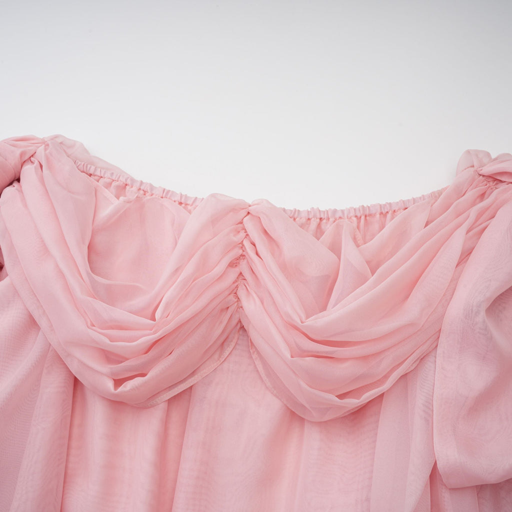 Vestido mini con lazo rosa Avril de Final Sale, vestido drapeado y elegante para ocasiones casuales o formales.