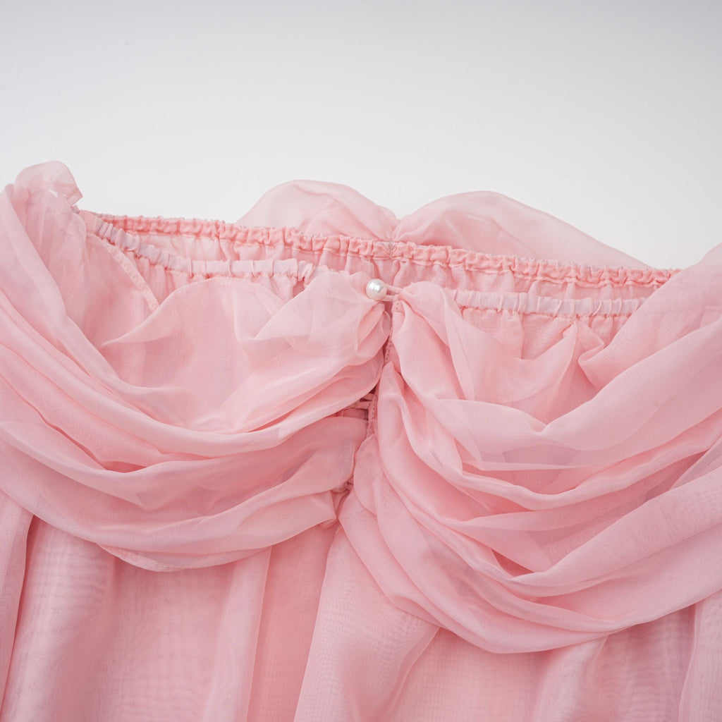 Vestido mini Avril rosa con lazo drapeado de la marca Final Sale, con detalles elegantes y estilo chic en la imagen.