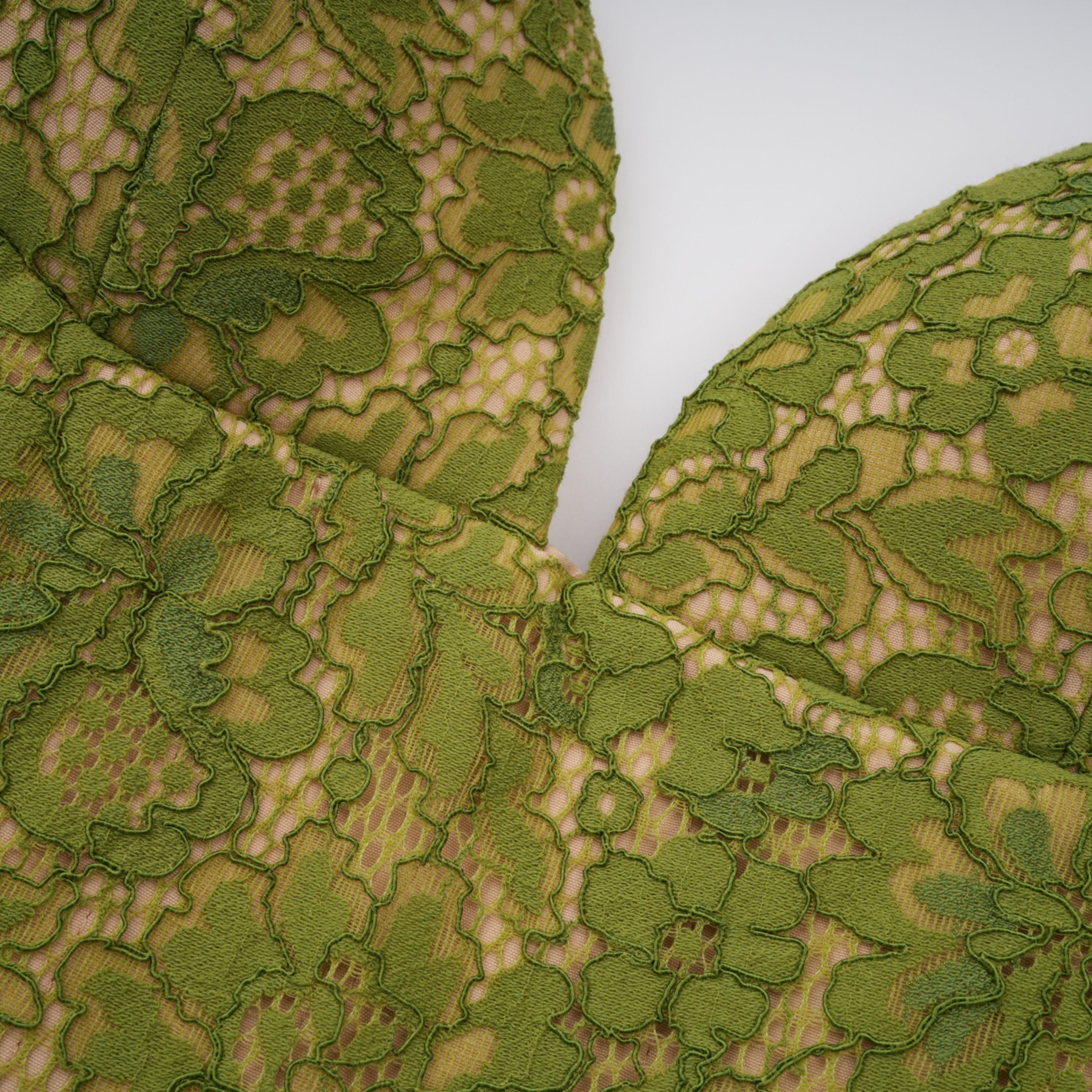 Vestido de noche estilo corsé Ronja Emerald de MRParis, en color verde esmeralda, con detalles elegantes y ajustados.