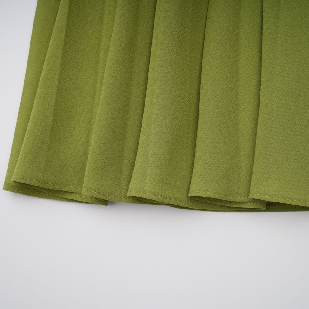 Vestido de noche Ronja Emerald de MRParis con corsé ajustado y falda larga en color esmeralda, vista frontal.