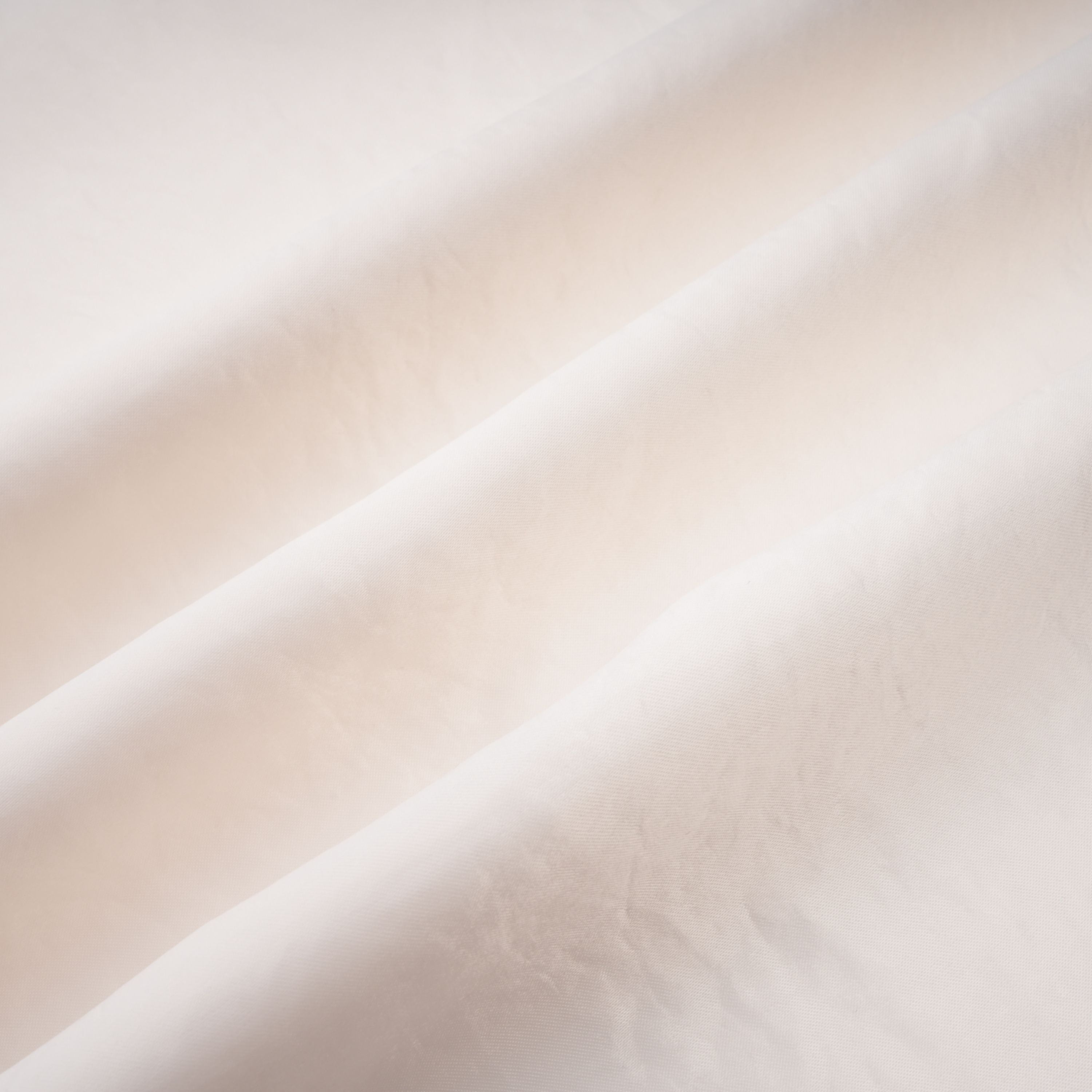 Vestido maxi de satén beige lila sin tirantes con volantes de la marca Bridal, con detalles elegantes y estilo sofisticado.