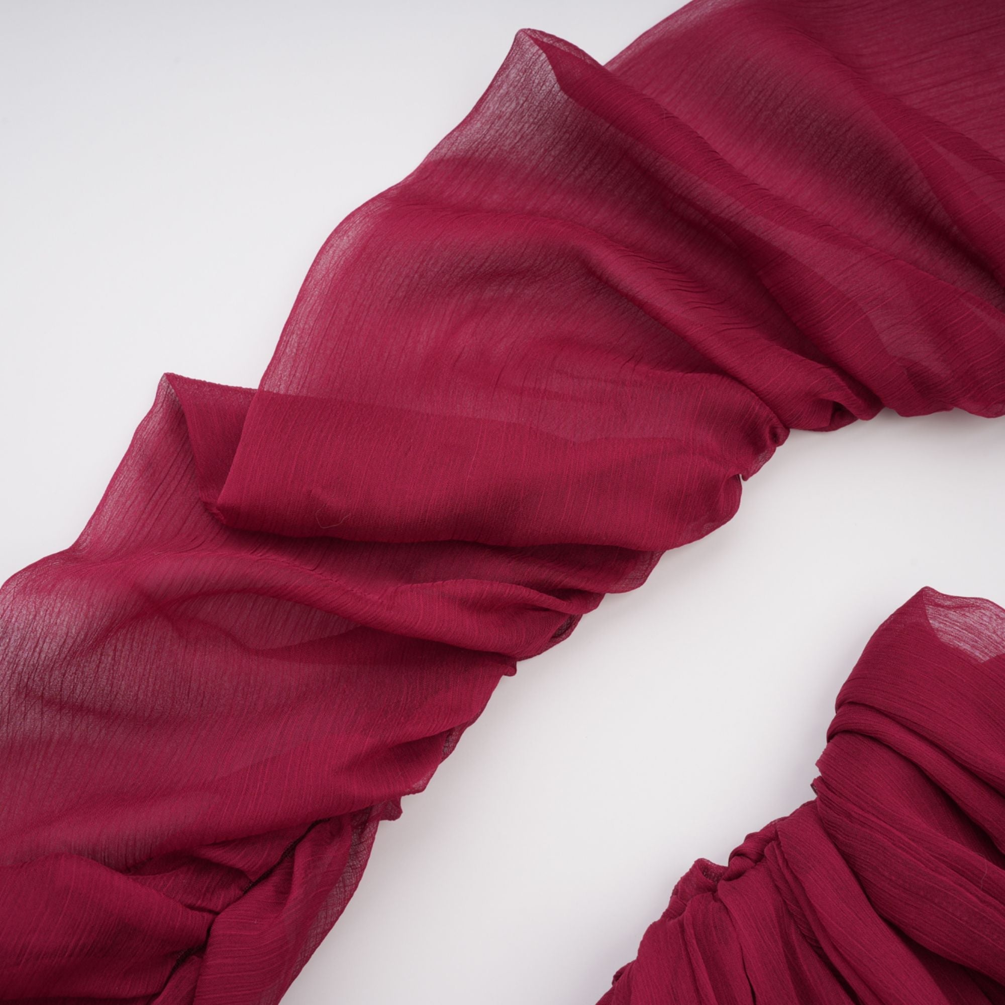 Vestido mini asimétrico y fruncido Théa Burgundy de Final Sale, vestido de moda en tono burdeos con diseño elegante.