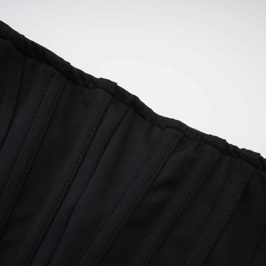 Leggings negros Bridal Cordelia con costuras decorativas, ajustados y cómodos, ideales para un estilo moderno y elegante.