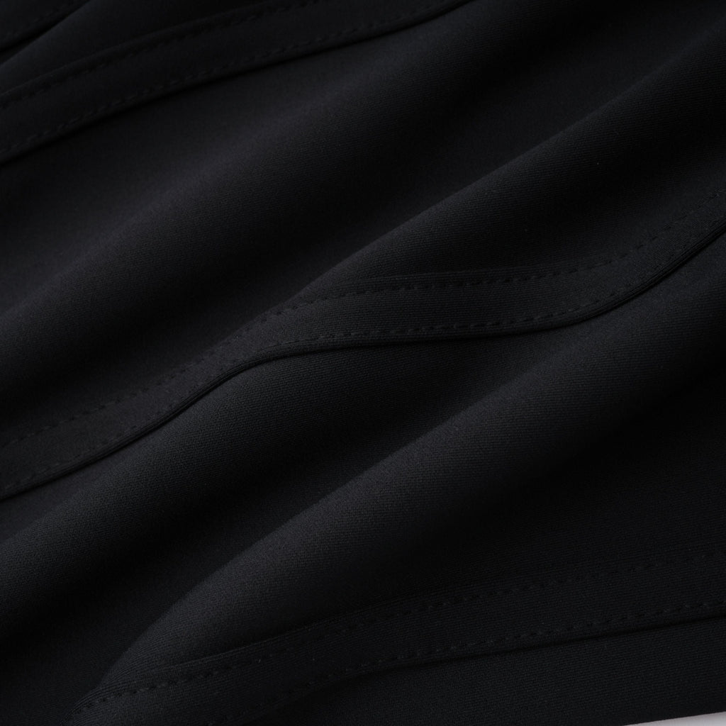 Leggings negros Bridal Cordelia con costuras decorativas, ajustados y cómodos, ideales para un estilo moderno y elegante.