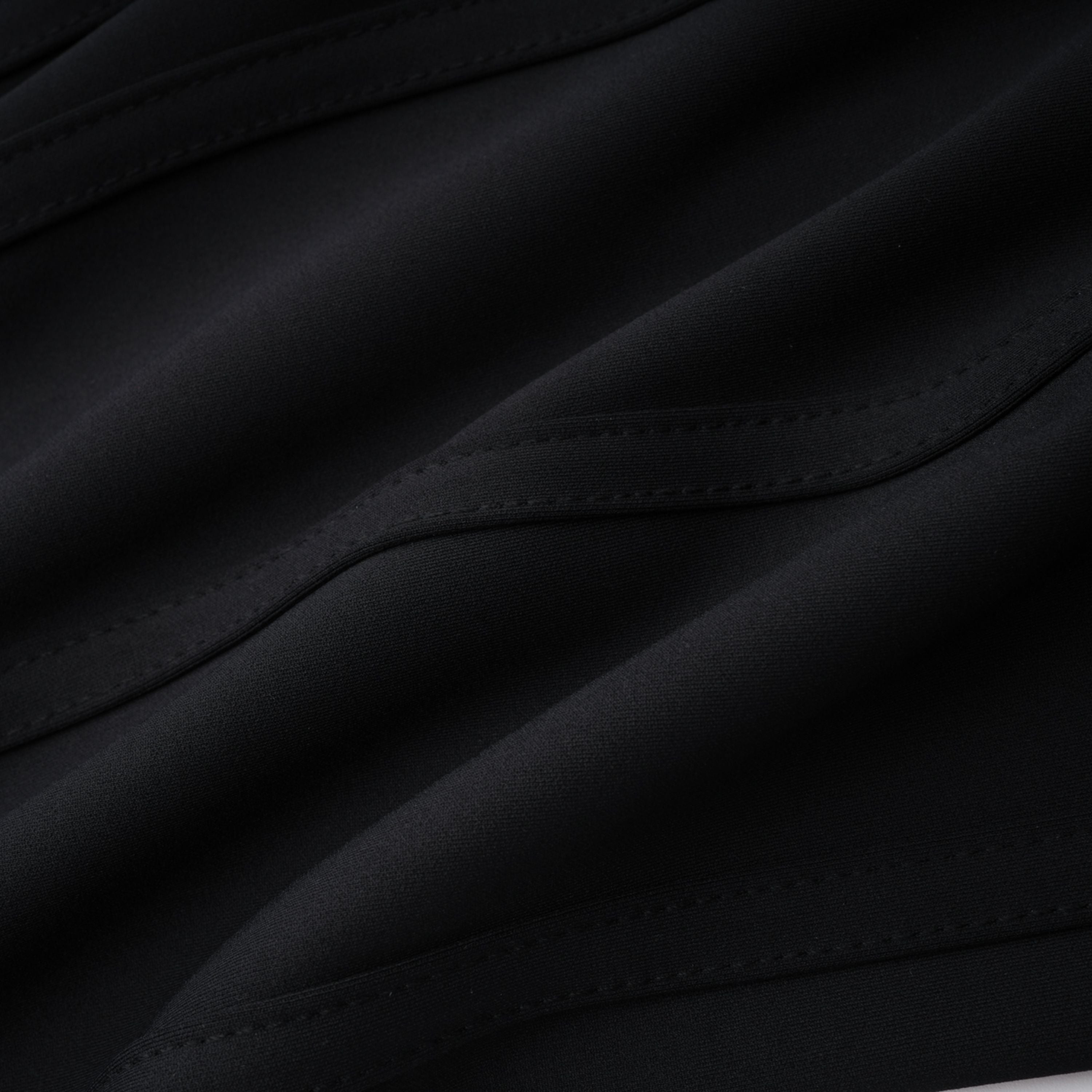 Leggings negros Bridal Cordelia con costuras decorativas, ajustados y cómodos, ideales para un estilo moderno y elegante.
