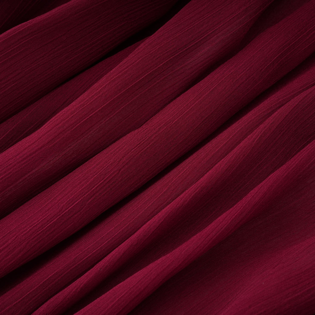 Vestido mini asimétrico burdeos Théa, con fruncido y diseño elegante, en color burdeos para mujer.