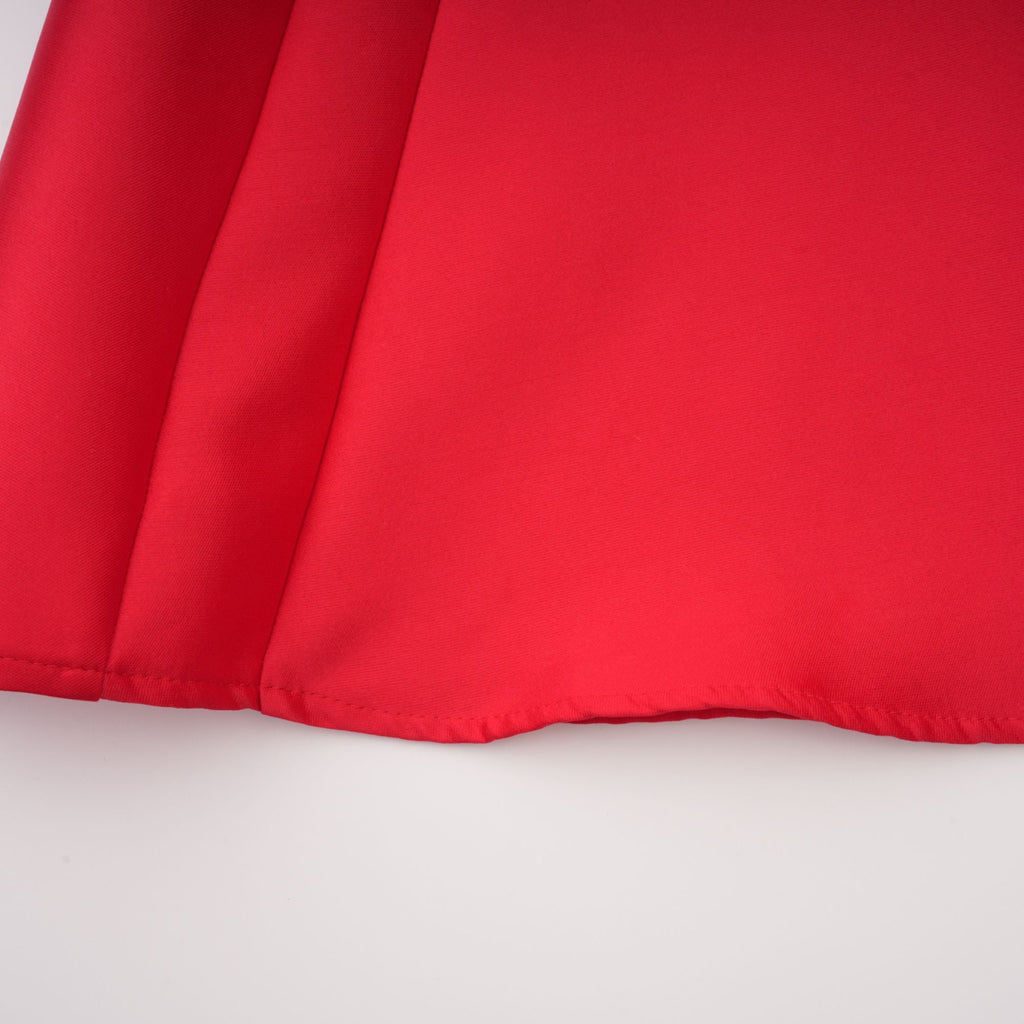 Vestido midi rojo Aventin con diseño godet de marca Final Sale, con falda amplia y escote en V, sobre fondo neutro.