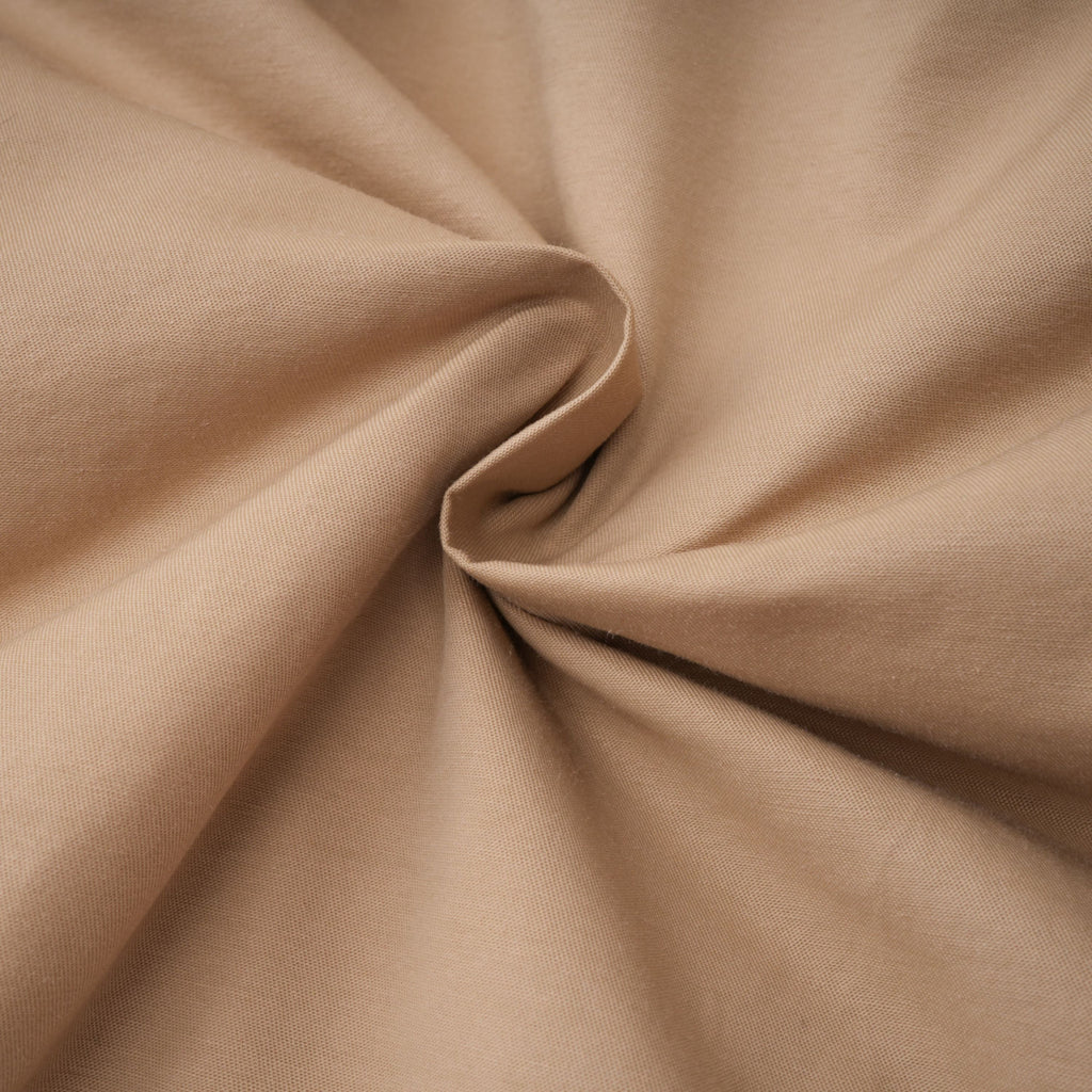 Chaqueta acolchada caqui Bridal con ribete de piel y bajo burbuja, diseñada para un estilo moderno y elegante.